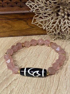 Бусина Дзи "Два лотоса" в браслете из клубничного кварца