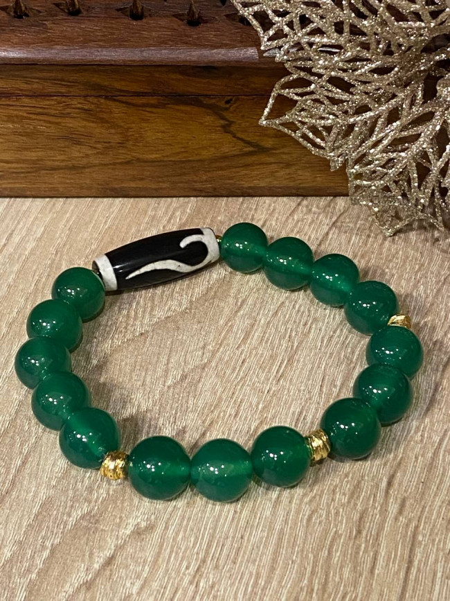 Бусина Дзи "Золотой ключ" в браслете из зелёного агата Бусина Дзи "Золотой ключ" в браслете из зелёного агата