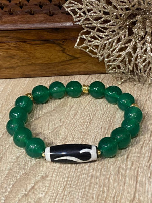 Бусина Дзи "Золотой ключ" в браслете из зелёного агата