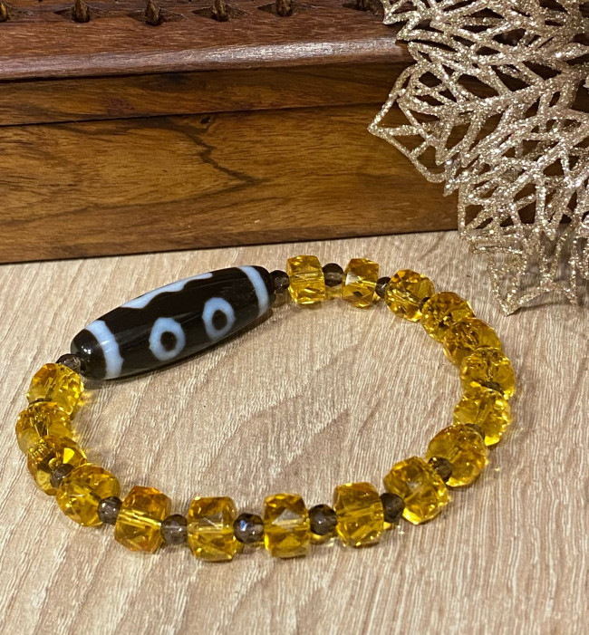 Бусина Дзи 3 глаза в браслете из граненых цитрина и раухтопаза