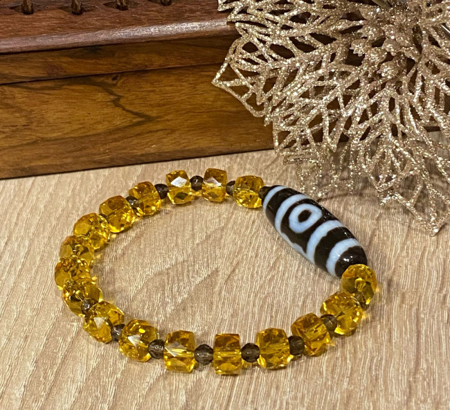 Бусина Дзи 3 глаза в браслете из граненых цитрина и раухтопаза