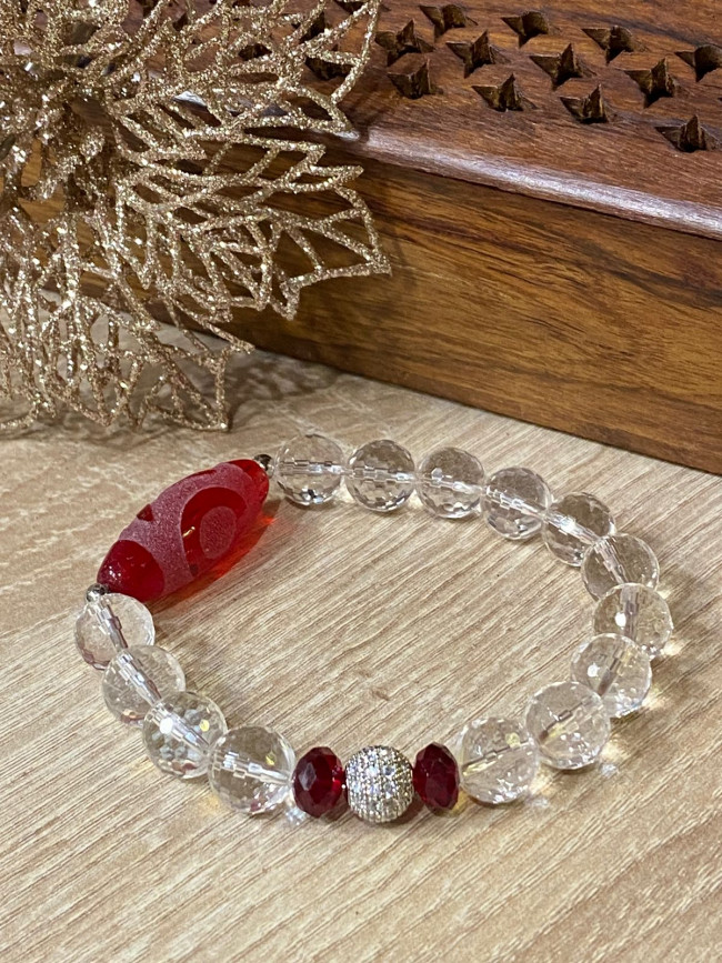 Бусина Дзи "Аристократ" в браслете из граненого горного хрусталя Бусина Дзи "Аристократ" в браслете из граненого горного хрусталя