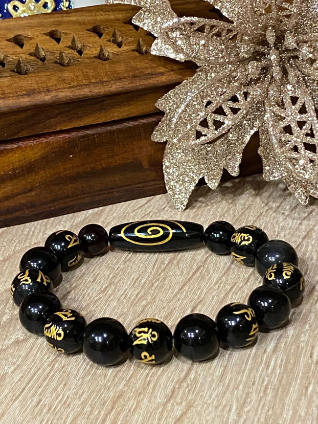 Бусина Дзи"Спираль Вселенной" в браслете из агата с мантрами