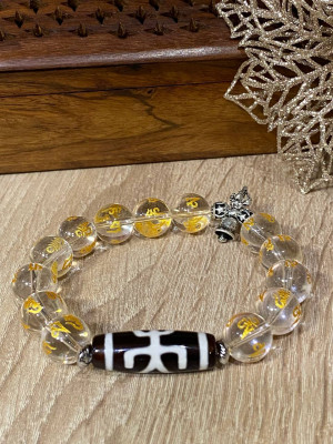 Бусина Дзи "Аристократ" в браслете из горного хрусталя с мантрами