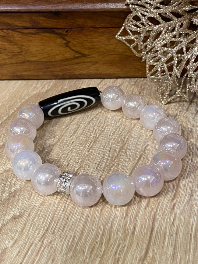 Бусина Дзи "Спираль Вселенной"  в браслете из перламутрового кварца