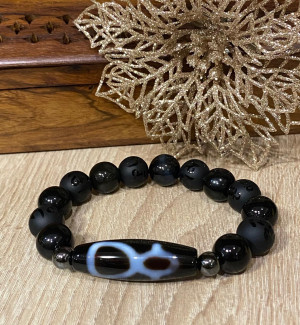 Бусина Дзи "Бог богатства" в браслете из черного агата с защитной мантрой Бусина Дзи "Бог богатства" в браслете из черного агата с защитной мантрой