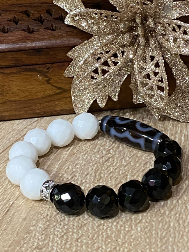 Бусина Дзи "3 глаза" в браслете из граненого агата