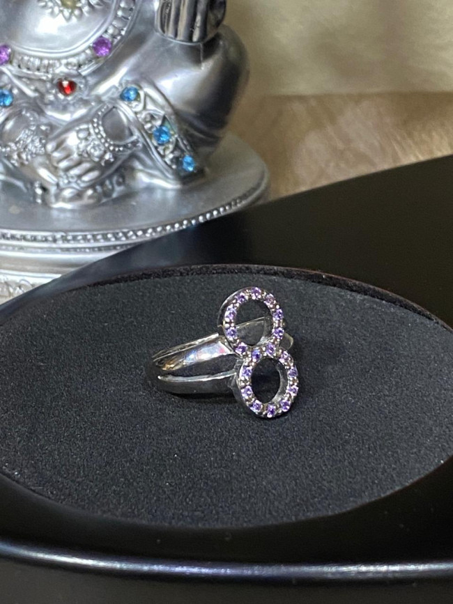 Кольцо "Восьмёрка" с аметистом Кольцо "Восьмёрка" с аметистом