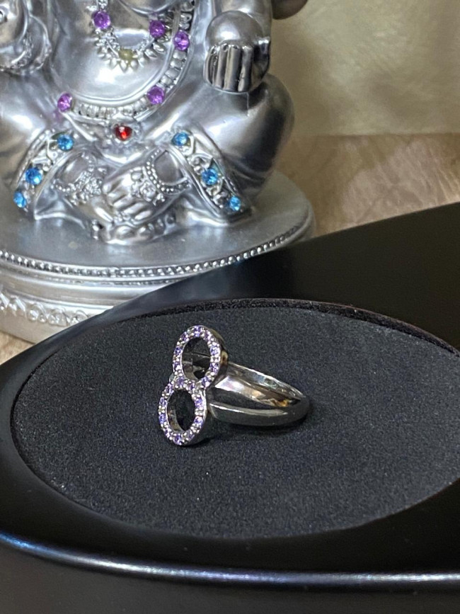 Кольцо "Восьмёрка" с аметистом Кольцо "Восьмёрка" с аметистом