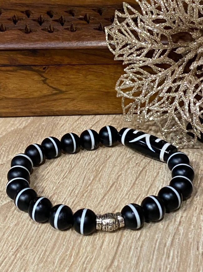 Бусина Дзи "Аристократ" в браслете из полосатого агата