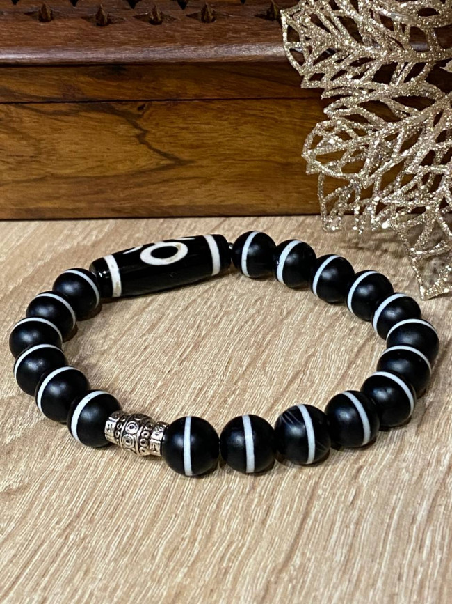 Бусина Дзи "Аристократ" в браслете из полосатого агата