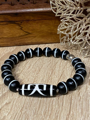 Бусина Дзи "Аристократ" в браслете из полосатого агата