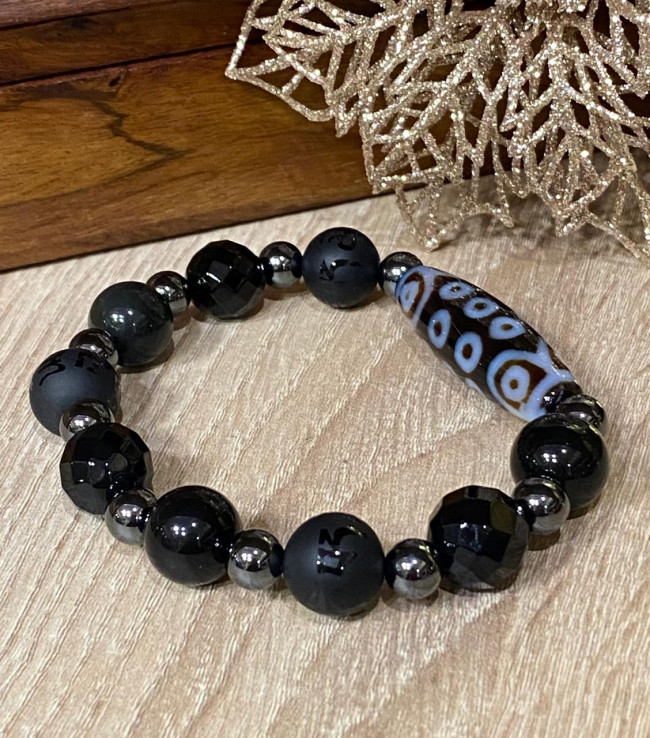 Бусина Дзи 21 глаз в браслете из черного агата и гематита