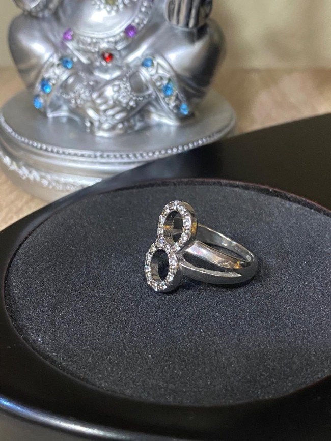 Кольцо "Восьмёрка" с фианитом Кольцо "Восьмёрка" с фианитом