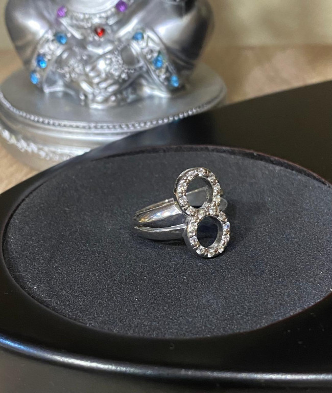 Кольцо "Восьмёрка" с фианитом Кольцо "Восьмёрка" с фианитом