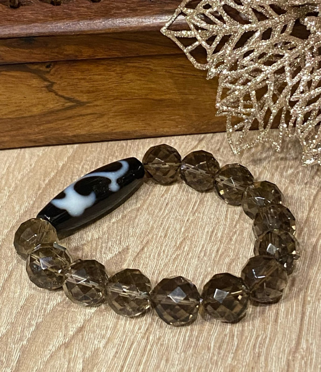 Бусина Дзи " Жезл Руйи" в браслете из раухтопаза Бусина Дзи " Жезл Руйи" в браслете из раухтопаза