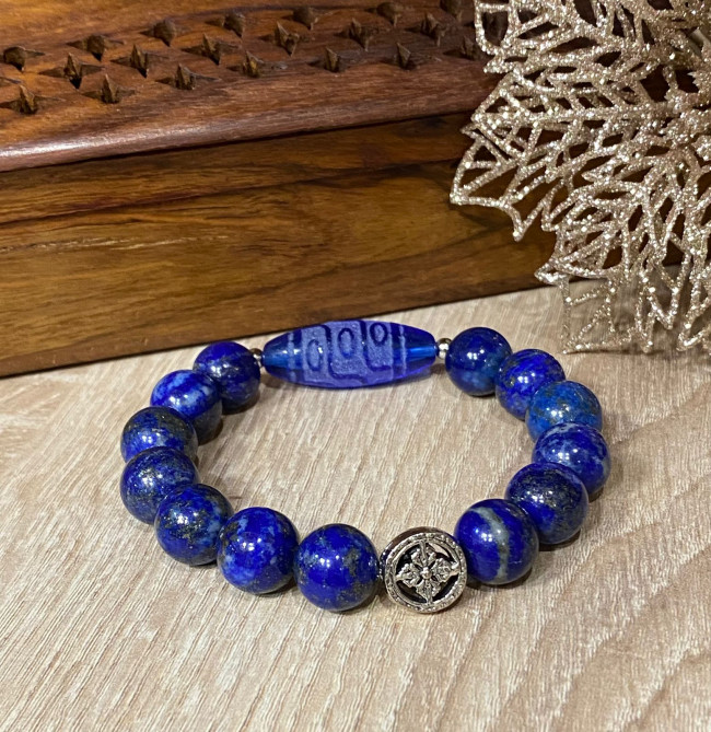 Бусина Дзи 9 глаз в браслете из ляпис лазурита с ваджрой Бусина Дзи 9 глаз в браслете из ляпис лазурита с ваджрой