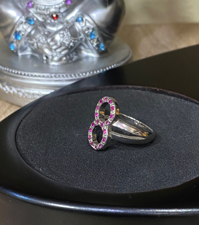 Кольцо "Восьмёрка" с рубином Кольцо "Восьмёрка" с рубином