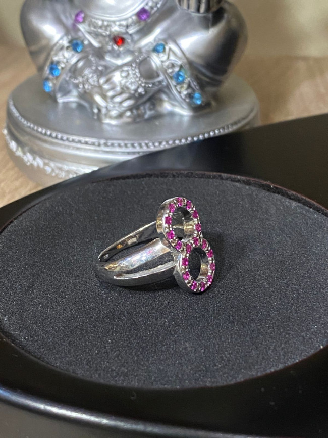 Кольцо "Восьмёрка" с рубином Кольцо "Восьмёрка" с рубином