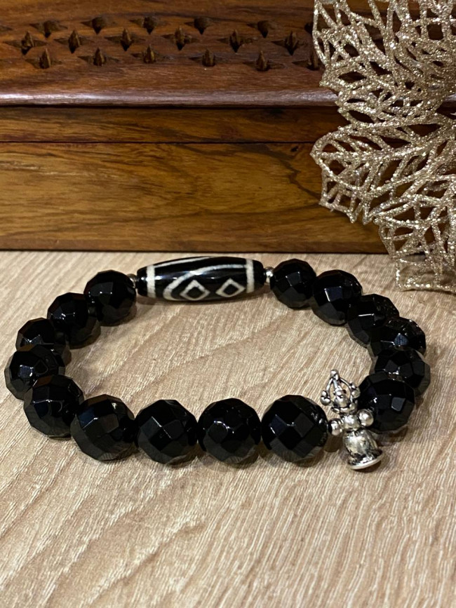 Бусина Дзи "Два сердца Будды" в браслете из чёрного агата