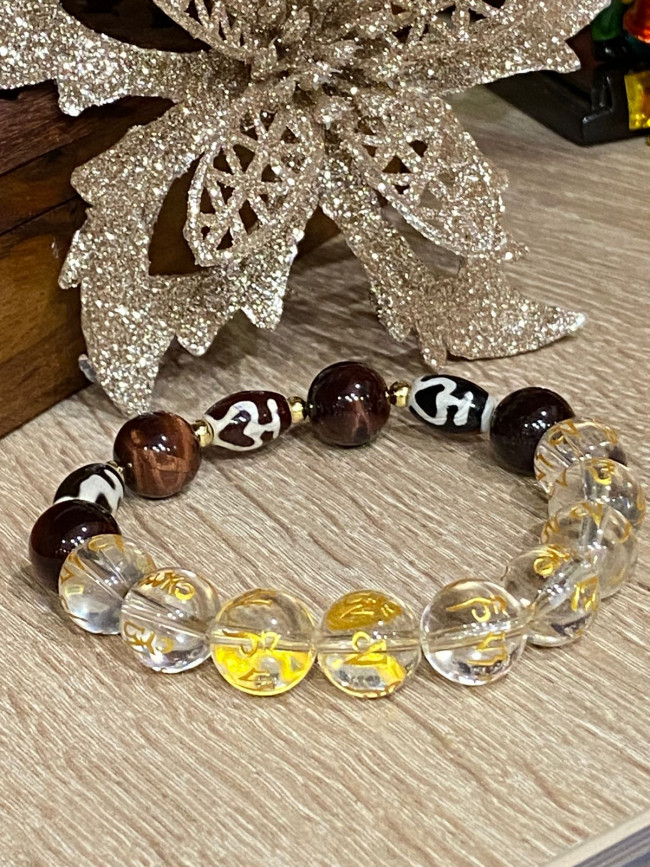 Бусина Дзи"Сосуд изобилия" в браслете из тигрового глаза с мантрами Бусина Дзи"Сосуд изобилия" в браслете из тигрового глаза с мантрами