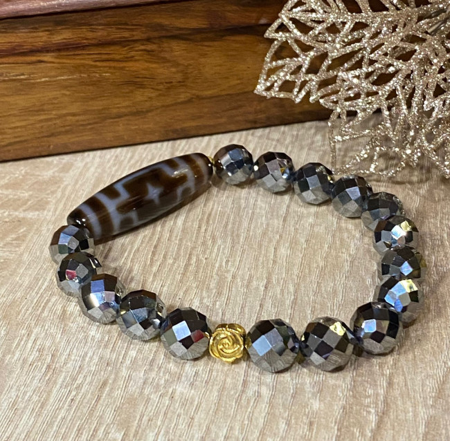 Бусина Дзи "Пинан" в браслете из граненого гематита Бусина Дзи "Пинан" в браслете из граненого гематита