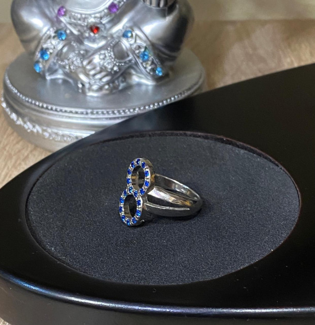Кольцо "Восьмёрка" с сапфиром