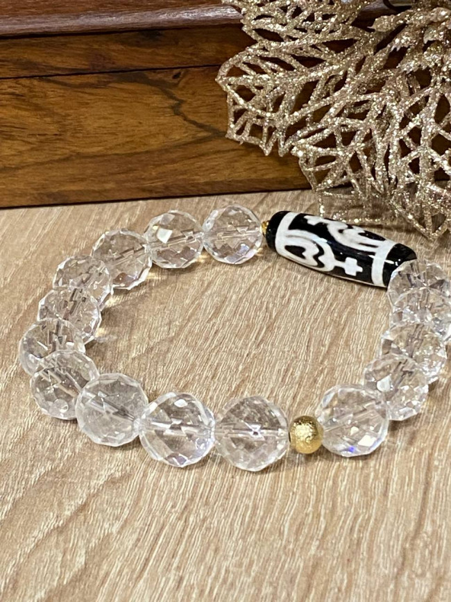 Бусина Дзи "Нектарный сосуд" в браслете из горного хрусталя