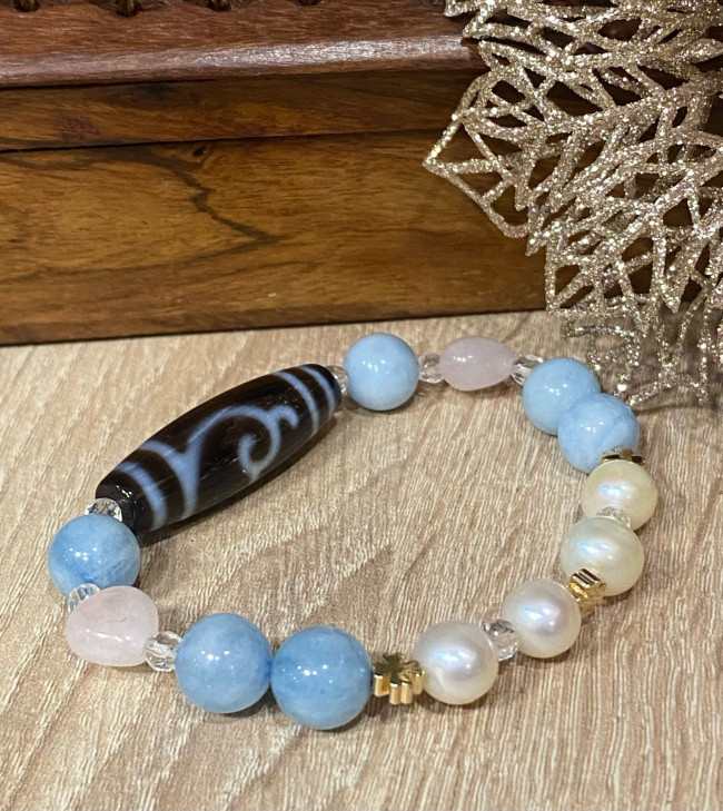Бусина Дзи "Богиня Тара" в браслете из аквамарина, жемчуга и розового кварца