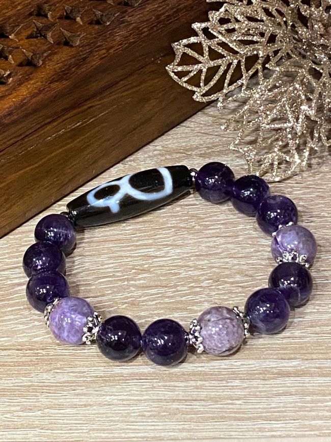Бусина Дзи"Бог Богатства" в браслете из аметиста