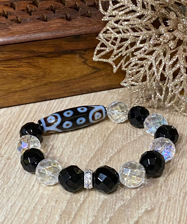 Бусина Дзи 21 глаз в браслете из черного агата и граненного горного хрусталя Бусина Дзи 21 глаз в браслете из черного агата и граненного горного хрусталя