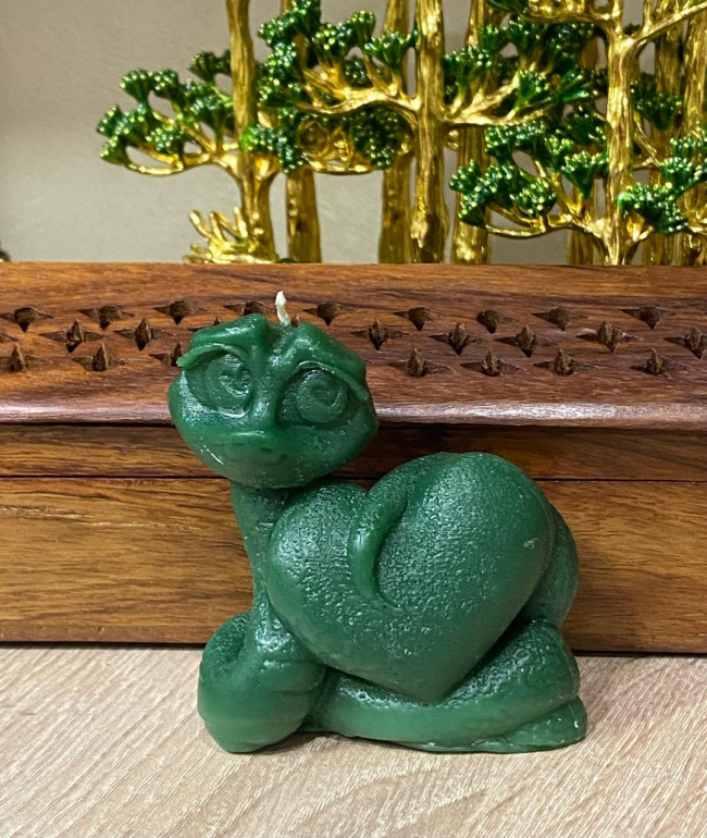 Свеча "Змея зелёная" для исполнения желаний