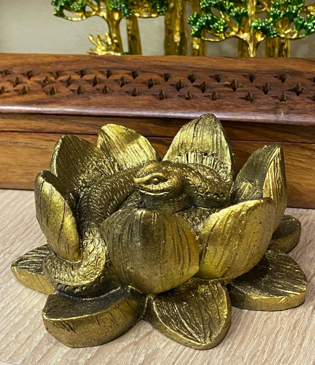 Фигурка "Змея в лотосе"