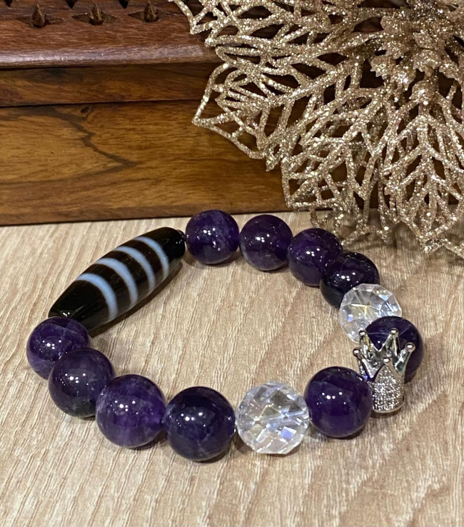 Бусина Дзи "Легкая жизнь" в браслете из аметиста и горного хрусталя Бусина Дзи "Легкая жизнь" в браслете из аметиста и горного хрусталя