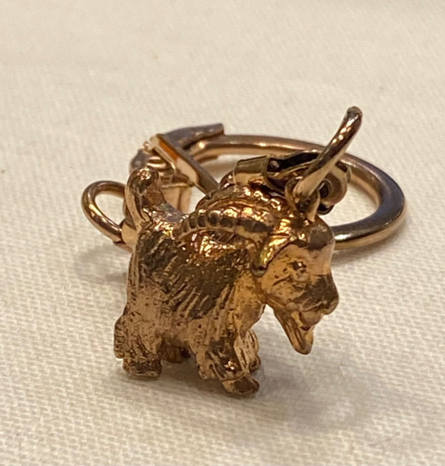 Брелок "Коза" (латунь позолоченная) красное золото