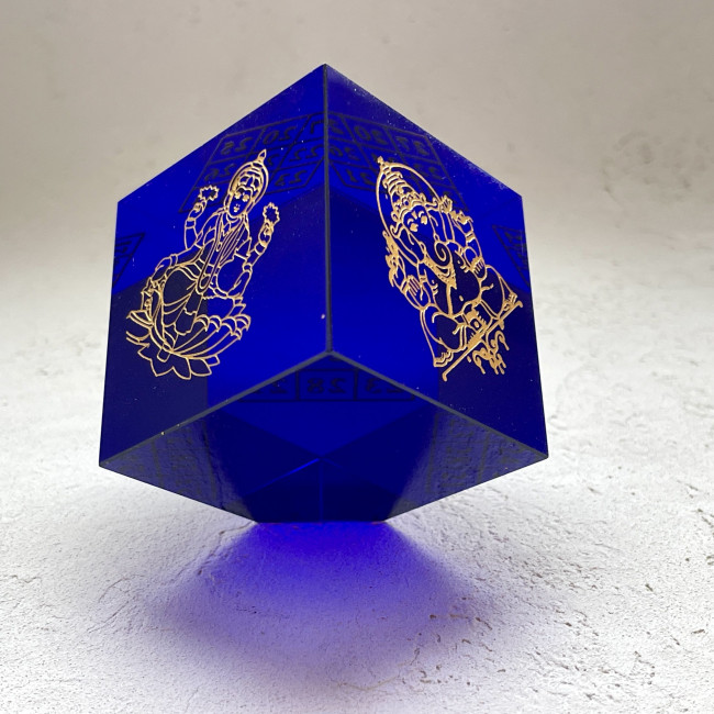 Синий куб с Лакшми и Ганешей