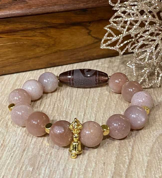 Бусина Дзи "Богиня Тара" в браслете из солнечного камня с ваджрой