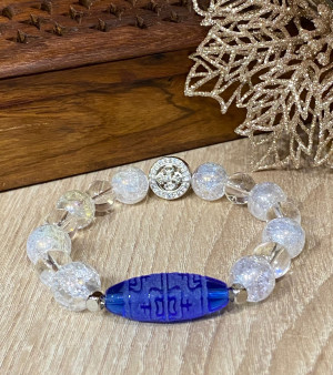 Бусина Дзи "8 нектарных сосудов" в браслете из сахарного кварца и горного хрусталя с ваджрой Бусина Дзи "8 нектарных сосудов" в браслете из сахарного кварца и горного хрусталя с ваджрой