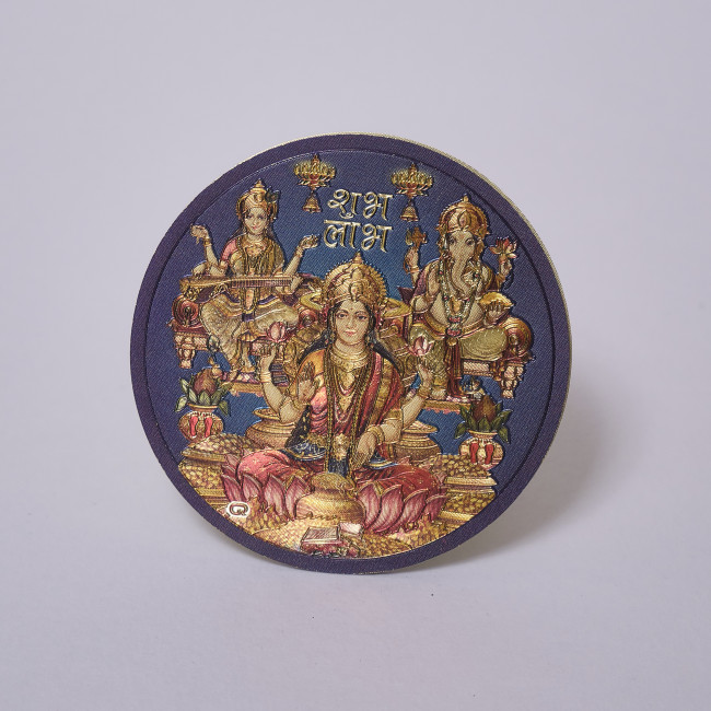 Наклейка круглая Сарасвати Ганеша Лакшми Наклейка круглая Сарасвати Ганеша Лакшми