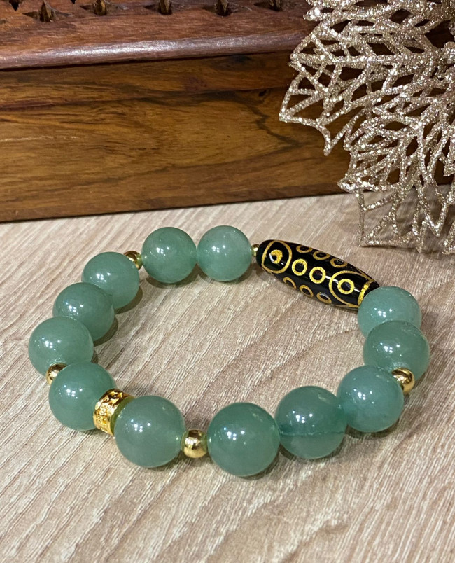 Бусина Дзи 21 глаз в браслете из нефрита