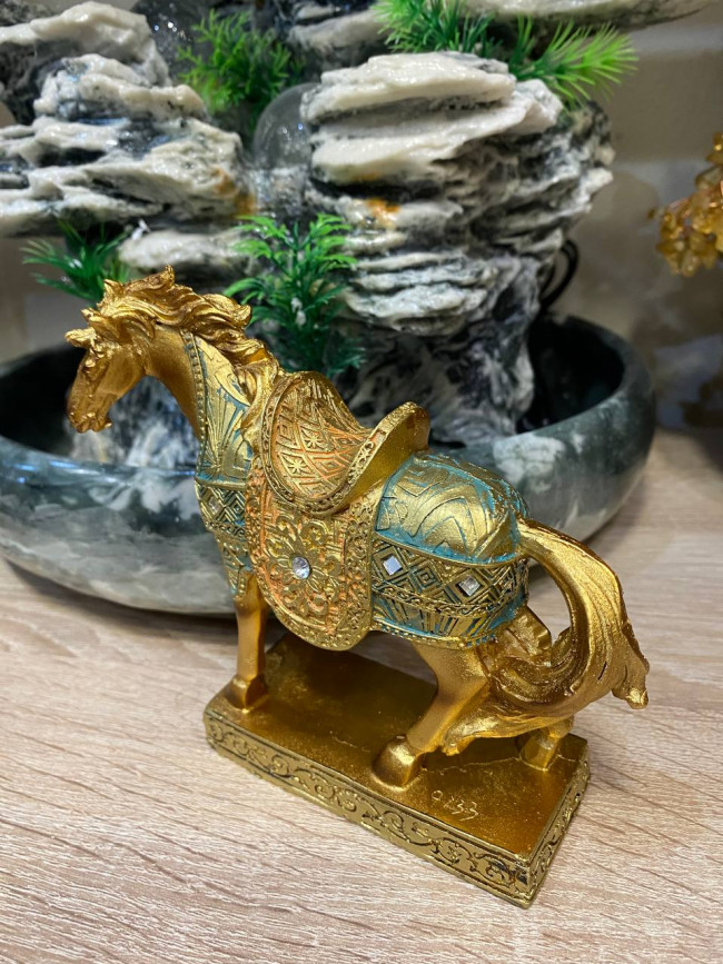Фигурка "Золотая лошадь" на подставке Фигурка "Золотая лошадь" на подставке