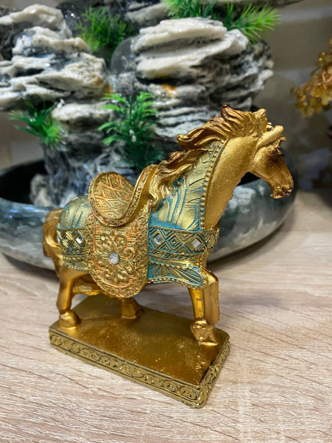 Фигурка "Золотая лошадь" на подставке Фигурка "Золотая лошадь" на подставке