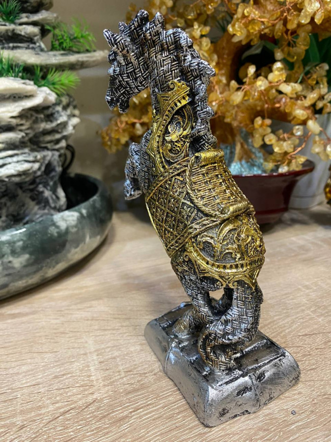 Фигурка "Лошадь на дыбах" на подставке Фигурка "Лошадь на дыбах" на подставке