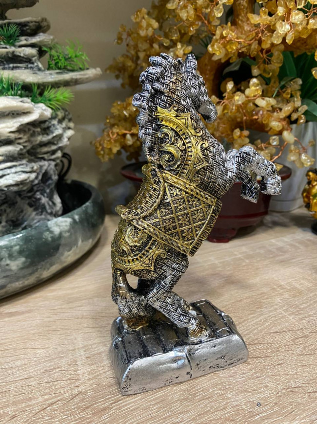 Фигурка "Лошадь на дыбах" на подставке Фигурка "Лошадь на дыбах" на подставке