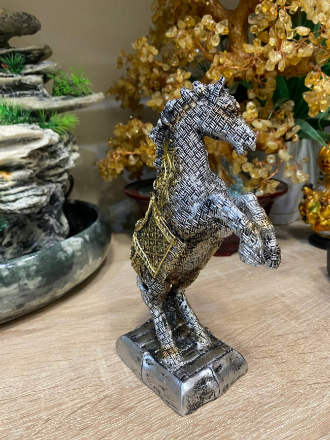 Фигурка "Лошадь на дыбах" на подставке Фигурка "Лошадь на дыбах" на подставке