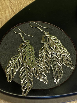 Серьги "Листья" для привлечения энергии Ян
