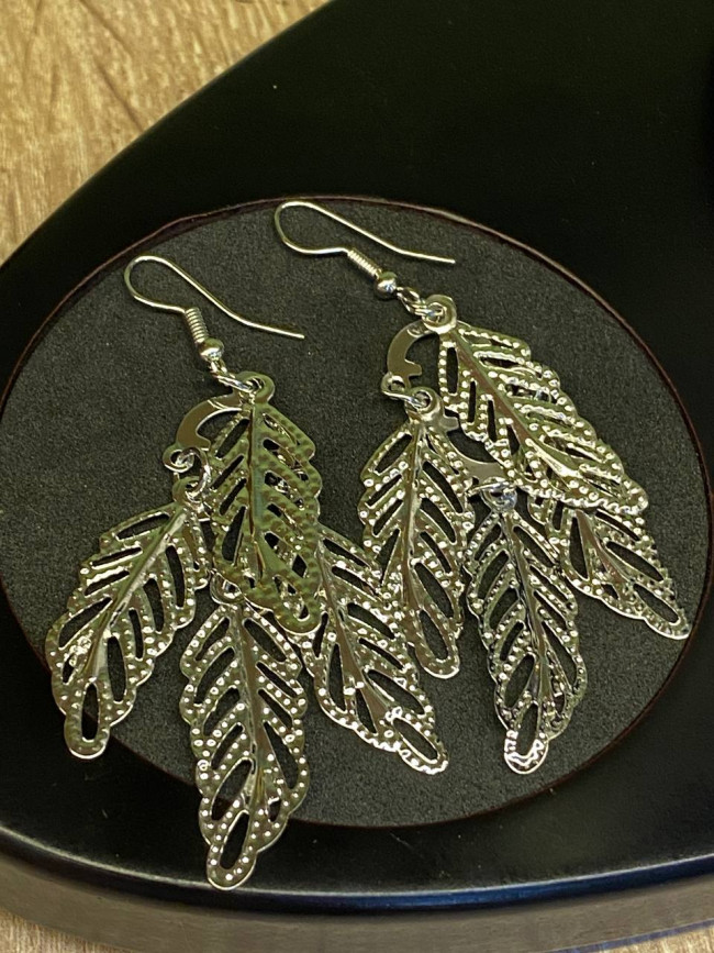 Серьги "Листья" для привлечения энергии Ян