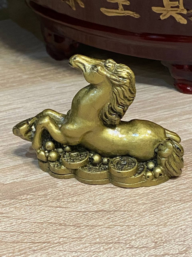 Фигурка " Денежная лошадь на жабе с монетами и жезлом руи"