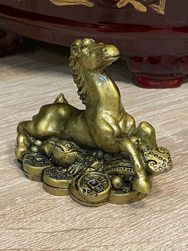 Фигурка " Денежная лошадь на жабе с монетами и жезлом руи"