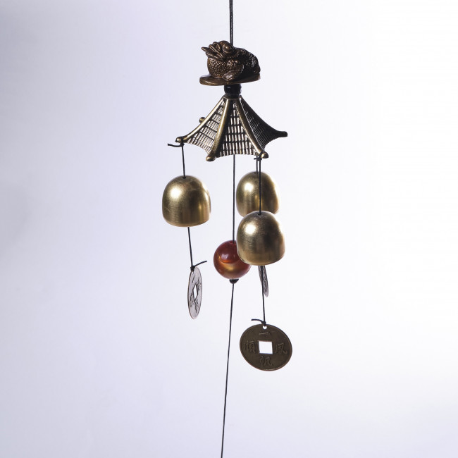 Музыка ветра с 3-мя колокольчиками и лягушкой